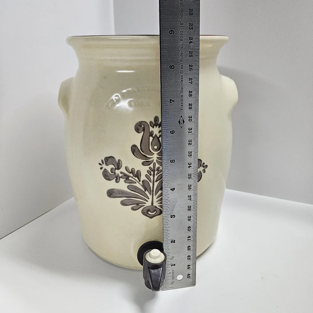 Vintage Pfaltzgraff Village Beverage Dispenser Crock with Lid 1 Gallon Stoneware